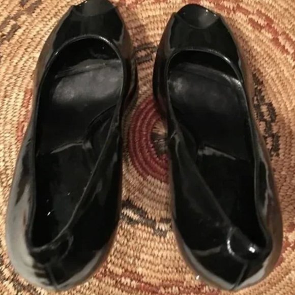 Like New Chrisitan Dior Authentic in like New Condition! No ware to heel! - Picture 2 of 10